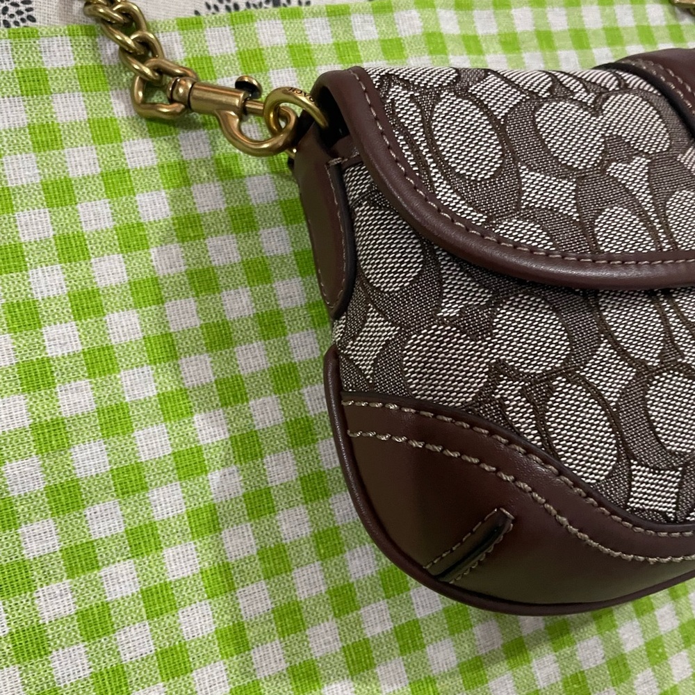 Coach Brown and Beige Signature Canvas Shoulder Bag with Gold Chain - Picture 4 of 9